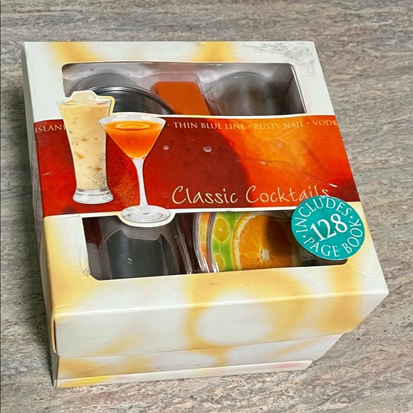 NIB Top that! Classic Cocktails shaker set with book - Picture 2 of 16